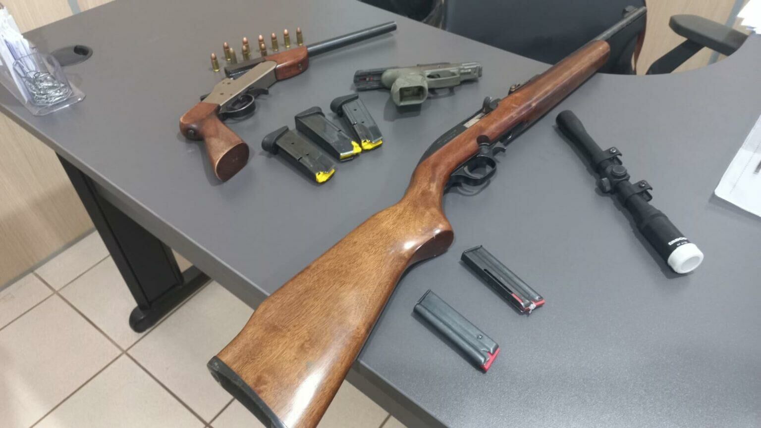 Imagem de compartilhamento para o artigo Militar do Exército tem armas apreendidas após denúncia de violência psicológica em Coxim da MS Todo dia